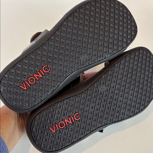 NEW! Vionic Tide Shore Sandals in Bronze. 
Size 8 - Picture 5 of 7